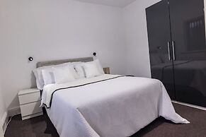 House - Sleeps 6 - Parking - Garden