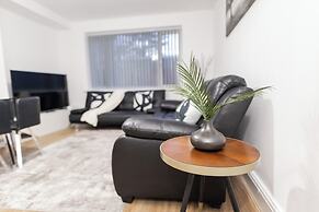 House - Sleeps 6 - Parking - Garden