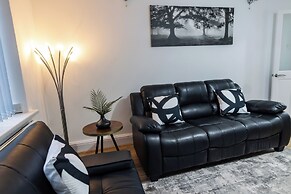 House - Sleeps 6 - Parking - Garden