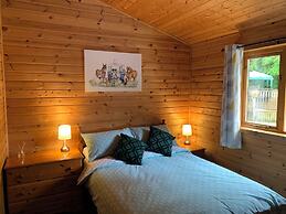 Lodge With River View - Sleeps 6 - pet Friendly