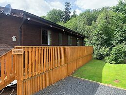Lodge With River View - Sleeps 6 - pet Friendly