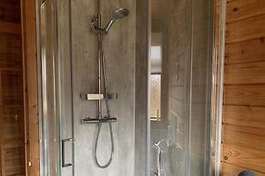 Lodge With River View - Sleeps 6 - pet Friendly