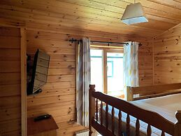 Lodge With River View - Sleeps 6 - pet Friendly