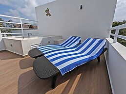 Spectacular Apartment Rooftop Hot Tub