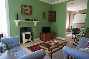Fantastic 2 Bedroom, Spacious and Great Location!