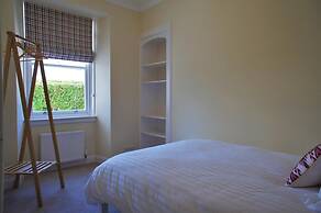 Fantastic 2 Bedroom, Spacious and Great Location!