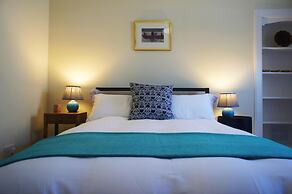 Fantastic 2 Bedroom, Spacious and Great Location!