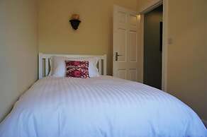 Fantastic 2 Bedroom, Spacious and Great Location!