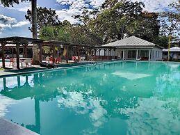 Hotel Cabañas River Park