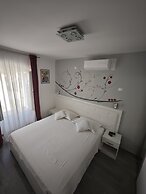 Nirvana Garden Rooms