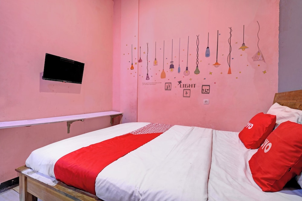 OYO Life 92877 Hotel Rainbow 7296