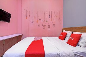 OYO Life 92877 Hotel Rainbow 7296
