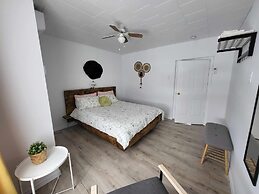 KWE Café & Auberge
