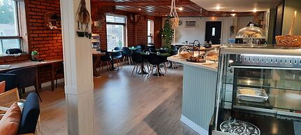 KWE Café & Auberge
