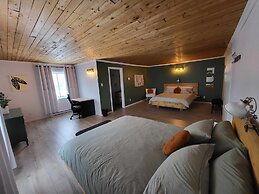 KWE Café & Auberge
