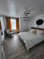 KWE Café & Auberge