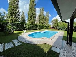 Charming Villa With Pool in Albarella