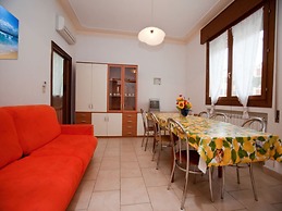 Spacious Flat 50m From the Beach