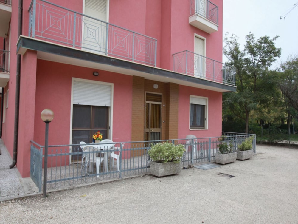 Spacious Flat 50m From the Beach