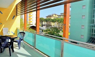 Luminous Beachside Flat-beahost