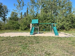 Jackfish Lake Cottages Motel