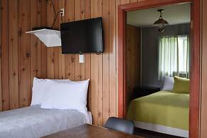 Jackfish Lake Cottages Motel