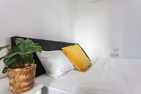 Rothschild Boulevard Prime location 1Bd