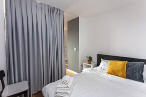 Rothschild Boulevard Prime location 1Bd