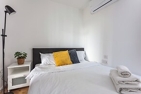 Rothschild Boulevard Prime location 1Bd