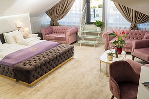 The Queen Palace