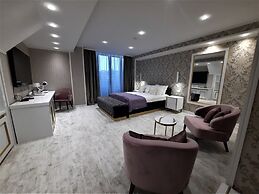 The Queen Palace