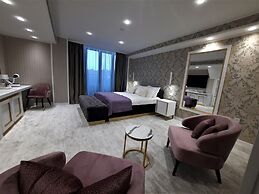 The Queen Palace