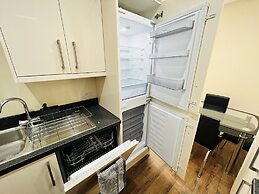 1-bed Apartment in Ealing, 3 Mins From Station