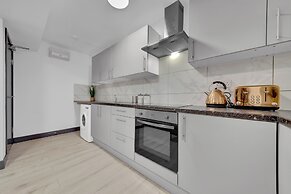 Lovely 1-bed Studio in Feltham