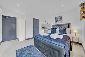 Lovely 1-bed Studio in Feltham