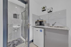 Lovely 1-bed Studio in Feltham