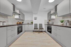 Inviting 1-bed House in Feltham