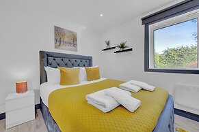 Inviting 1-bed House in Feltham