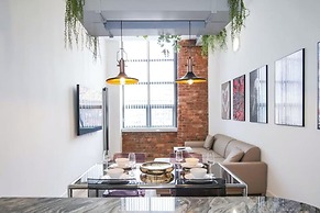 1-bed Loft Apartment - Free Parking, Central