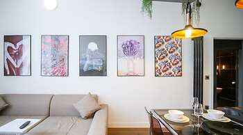 1-bed Loft Apartment - Free Parking, Central