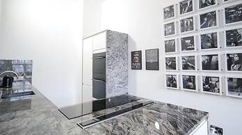 1-bed Loft Apartment - Free Parking, Central