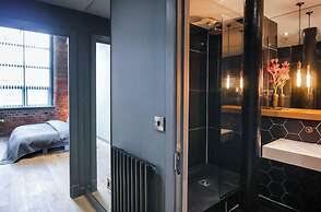 1-bed Loft Apartment - Free Parking, Central