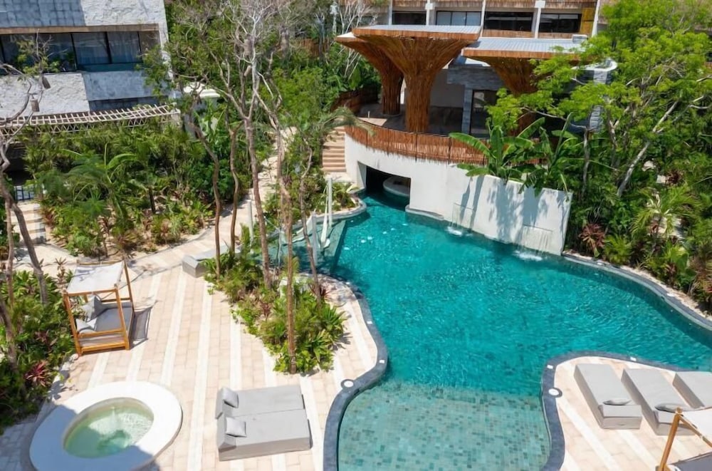 Adora Tulum