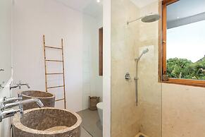 Villa Manusa by Villa Finder