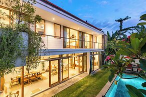 Villa Manusa by Villa Finder