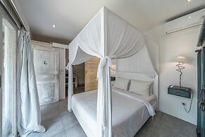 Villa Palm Tree