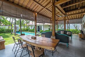 Villa Palm Tree