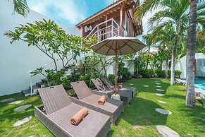 Villa Palm Tree