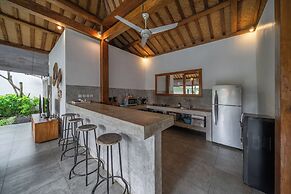 Villa Palm Tree