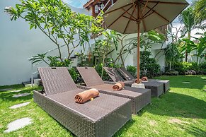 Villa Palm Tree